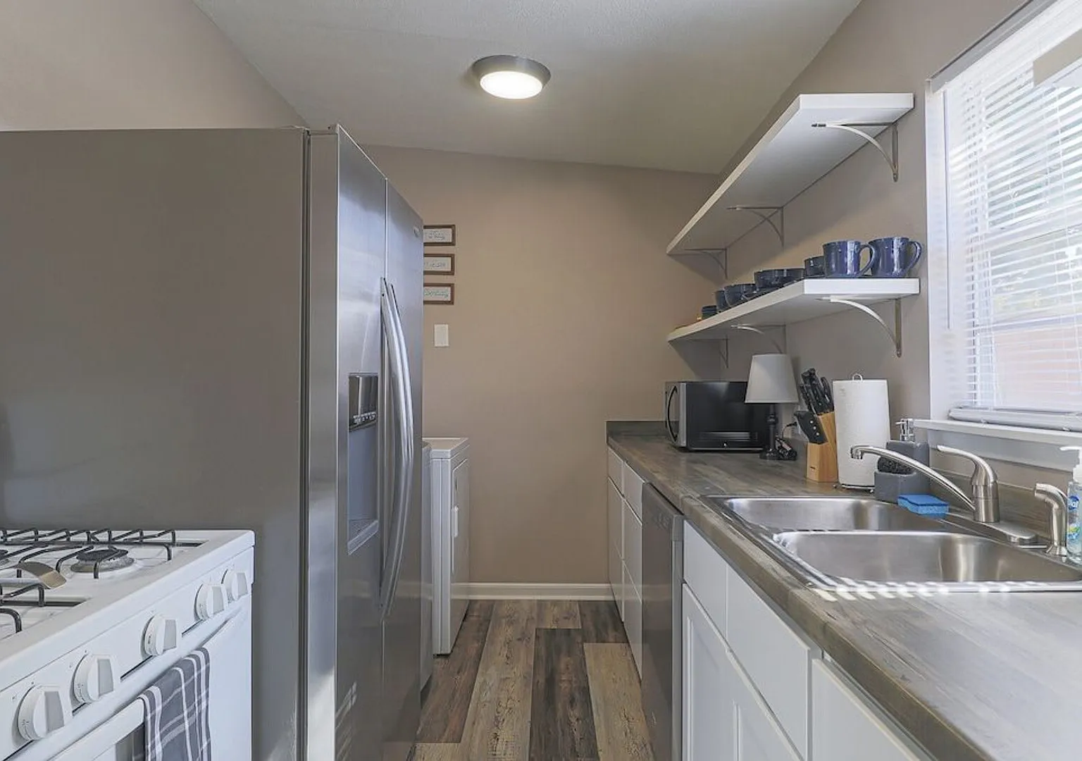 Walk-to-Beach Home with Fenced Yard — Photo 2