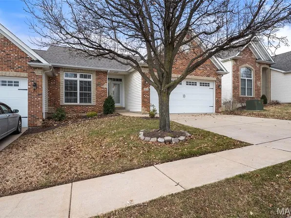 160 Dornoch Dr, Saint Charles, MO 63301