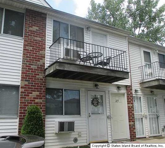 1st image of 215 Maple Pkwy