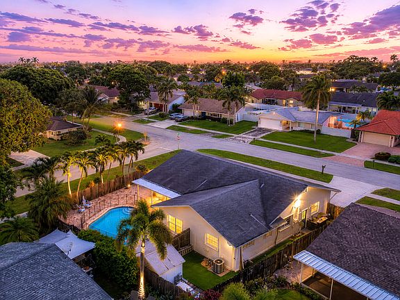 4th image of 1345 SW 28th Avenue