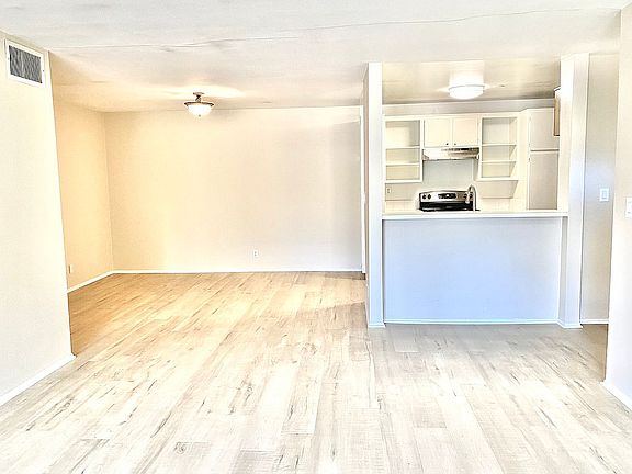 3rd image of 25718 Hogan Dr