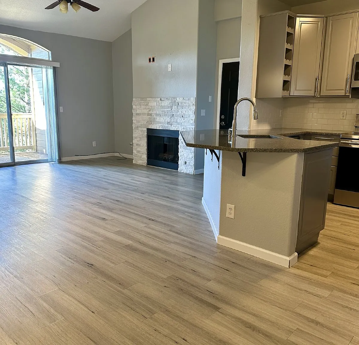 2 bed, 2.0 bath, 1037 sqft, $1,950 — Photo 2