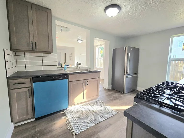 214 Catherine Ave — Photo 12