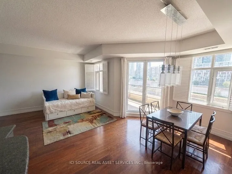 550 Front St W #411 — Photo 3
