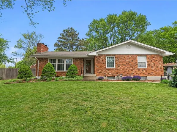 2823 Berry Ln, Independence, MO 64057