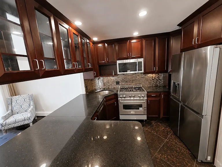 4-23 129th St #34C — Photo 2