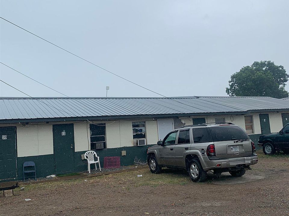 2nd image of 3600 Johnson St