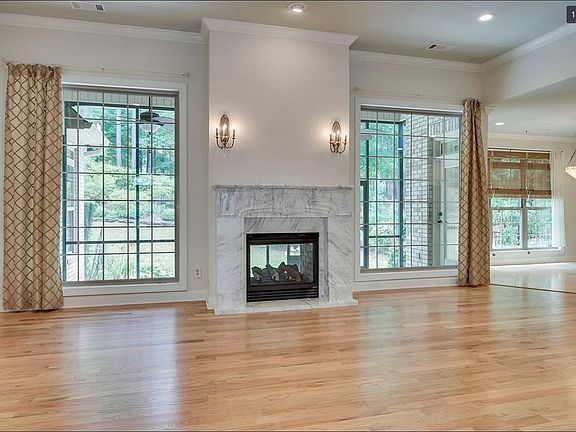 5th image of 132 Riverbirch Dr