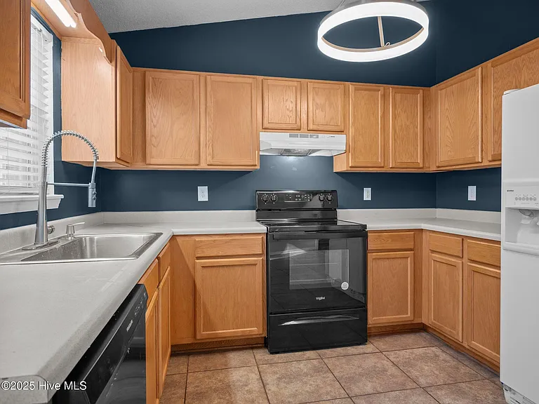 218 Winterberry Ct — Photo 7
