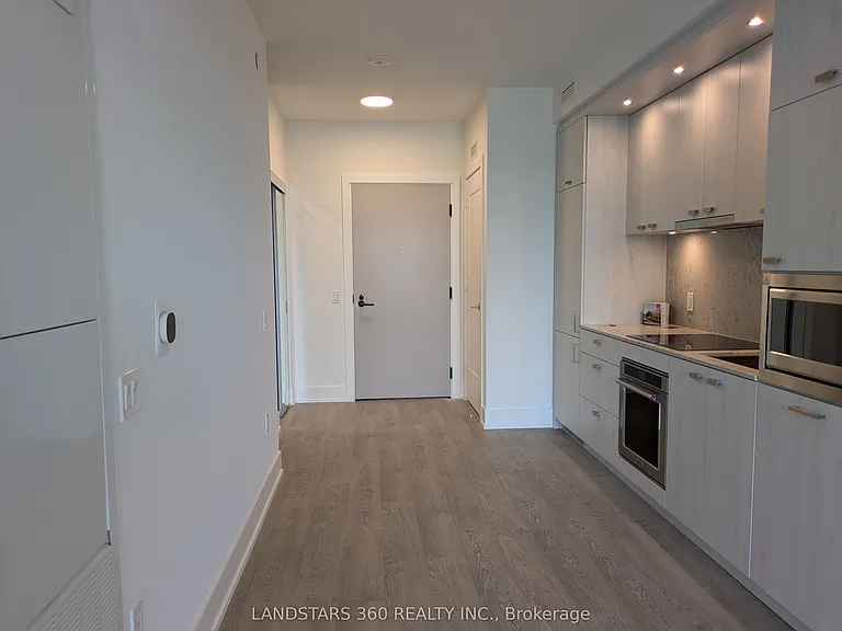 858 Dupont St #816 — Photo 5