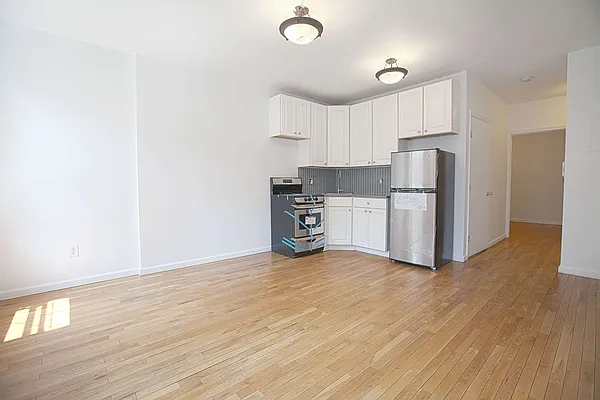 Rented by Avenues Real Estate | media 12