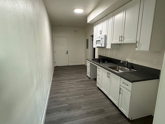 2nd image of 226 W 87th St #101