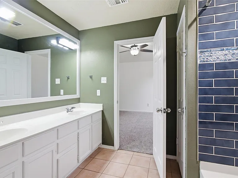 120 Mule Deer Ct — Photo 24