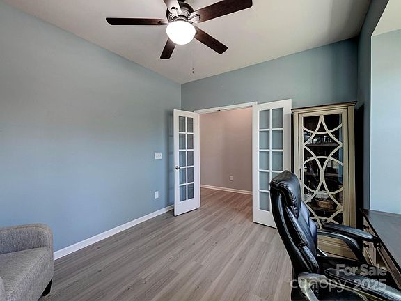 5th image of 1324 Mona Vale Dr