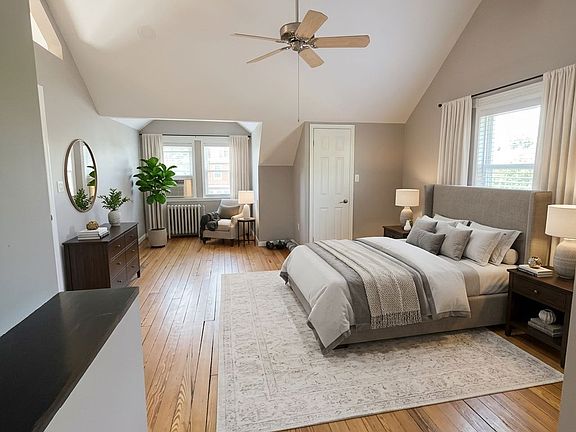 This room was virtually staged.
Primary Bedroom Suite