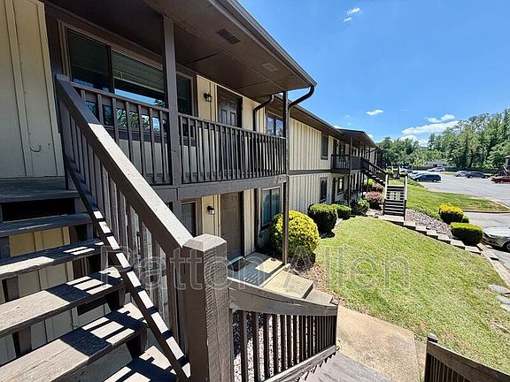 2nd image of 20 Dawnwood Cir
