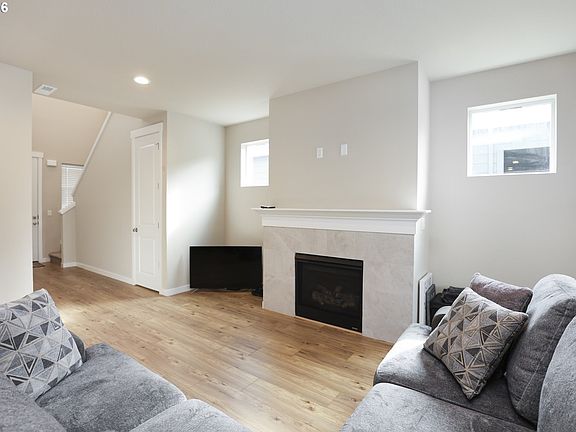 3rd image of 2437 W 8th Ave