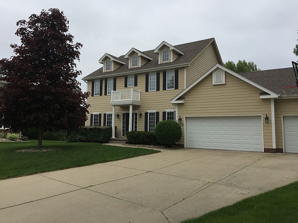 1st image of 775 SE Plumwood Ln
