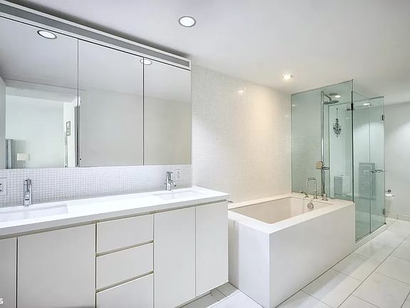 5th image of 425 W 53rd St APT 418