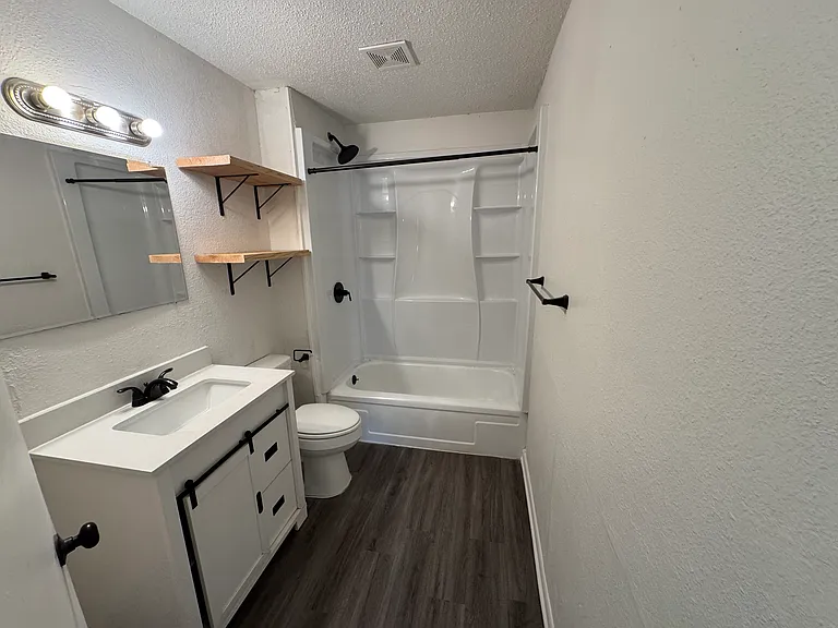 820 Butler St — Photo 4