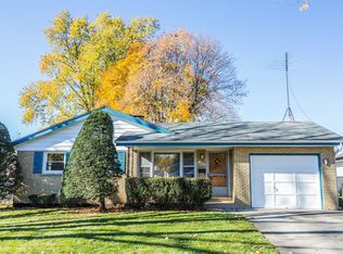 1306 Algonquin Dr, Elgin, IL 60120