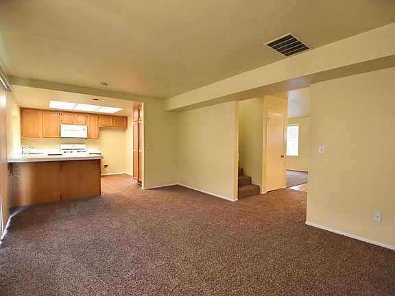 5th image of 38039 Wesley Ct