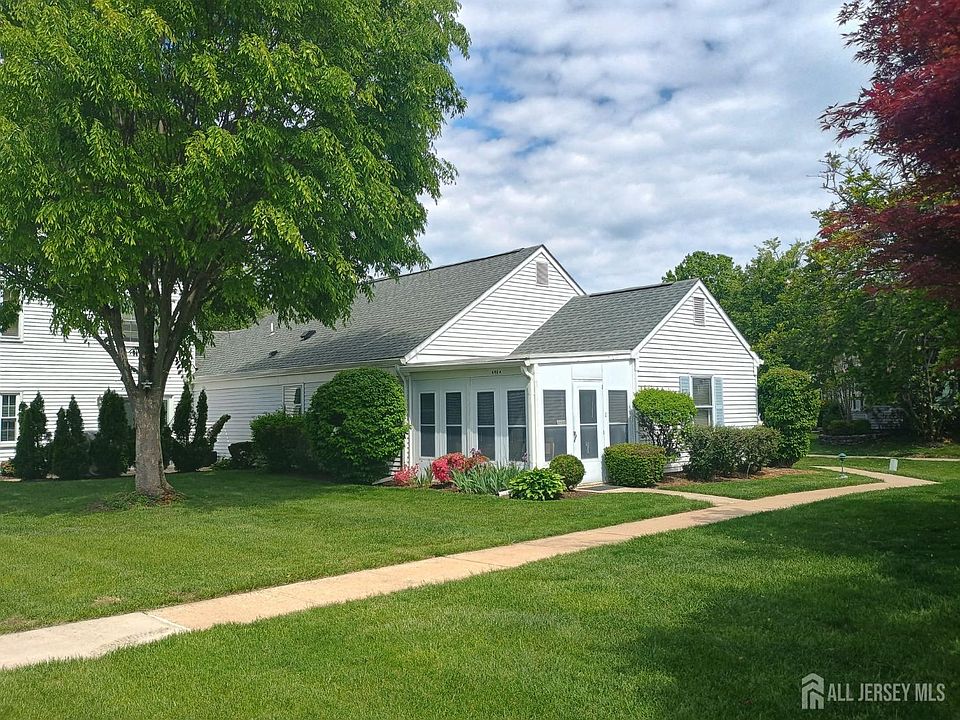 2nd image of 640 Yorkshire Ln #A
