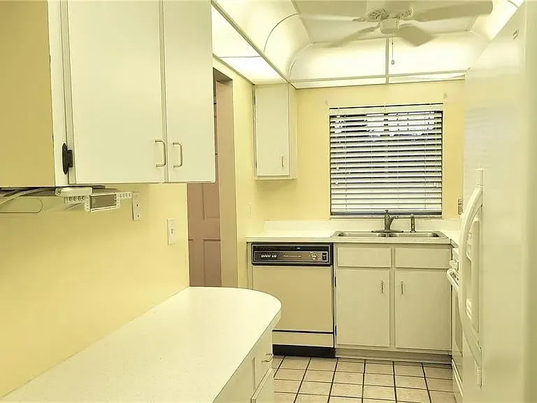 400 El Camino Dr #203 — Photo 3