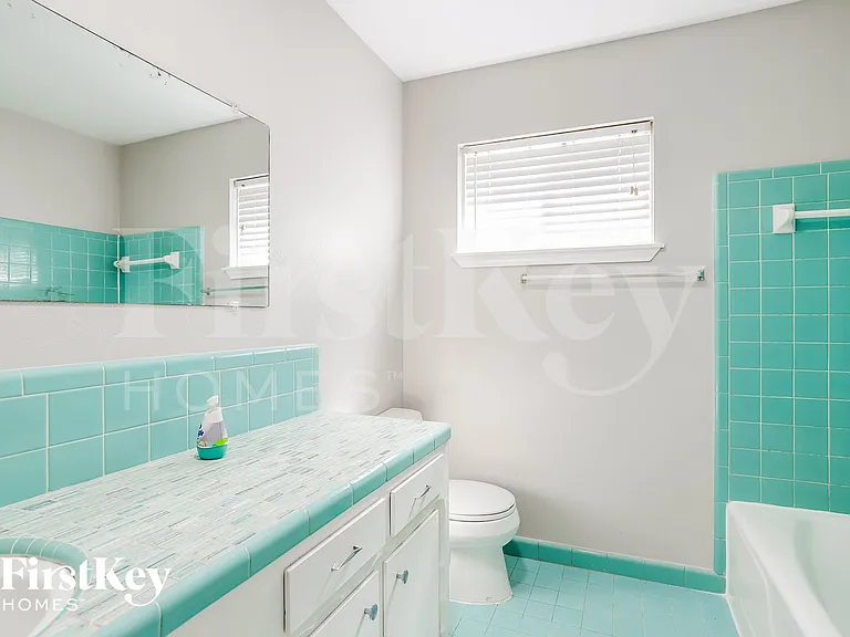 13914 Duncannon Dr — Photo 15