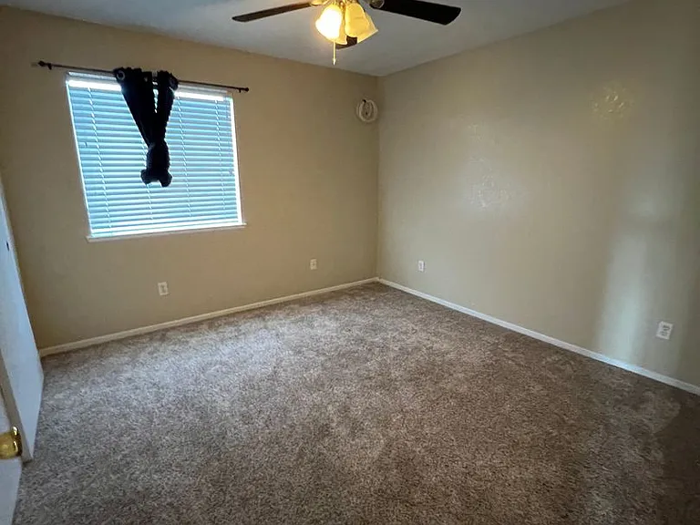 1417 Hall Ave — Photo 8