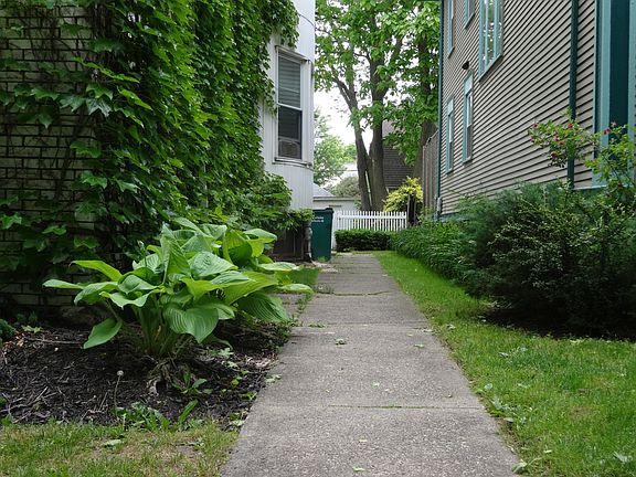 3rd image of 467 Norwood Ave APT 1R