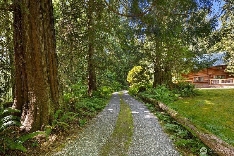 3rd image of 129 N Lake Roesiger Road