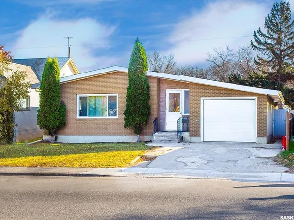 1818 C AVENUE N, Saskatoon, SK S7L 1L8