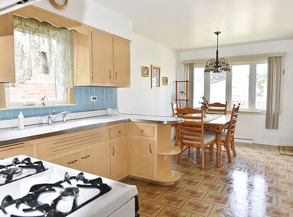 5th image of 4712 N Newcastle Ave