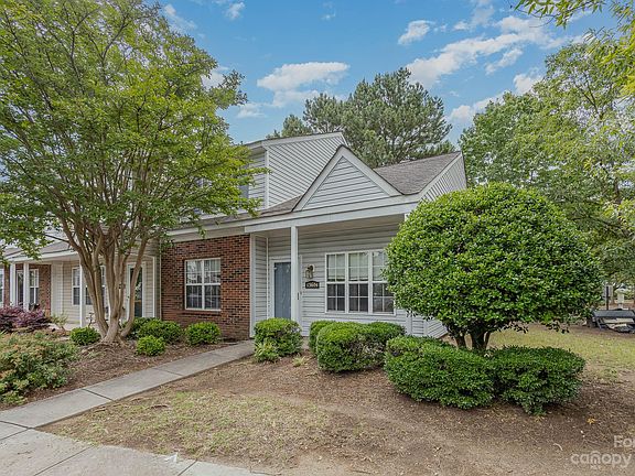 4th image of 13604 Meade Glen Ct