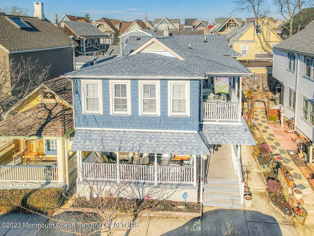 Building Photo - 69 Franklin Ave #1