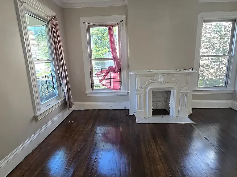240 William St #5C — Photo 9