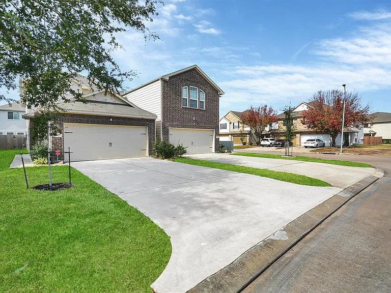 11429 Champions Green Dr — Photo 3
