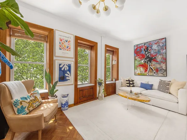 237 W 11th St APT 2B, New York, NY 10014