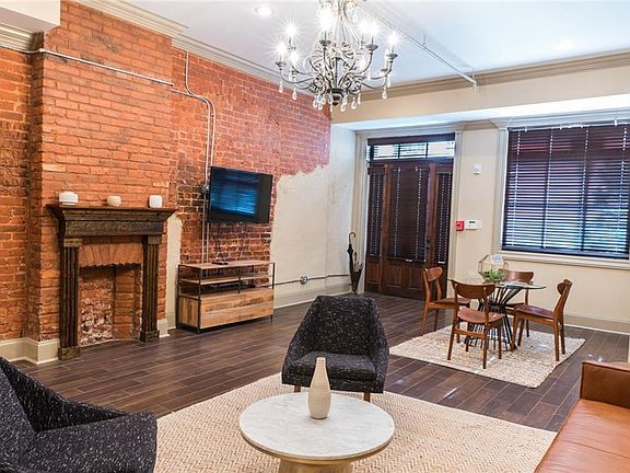 3rd image of 433 Gravier St