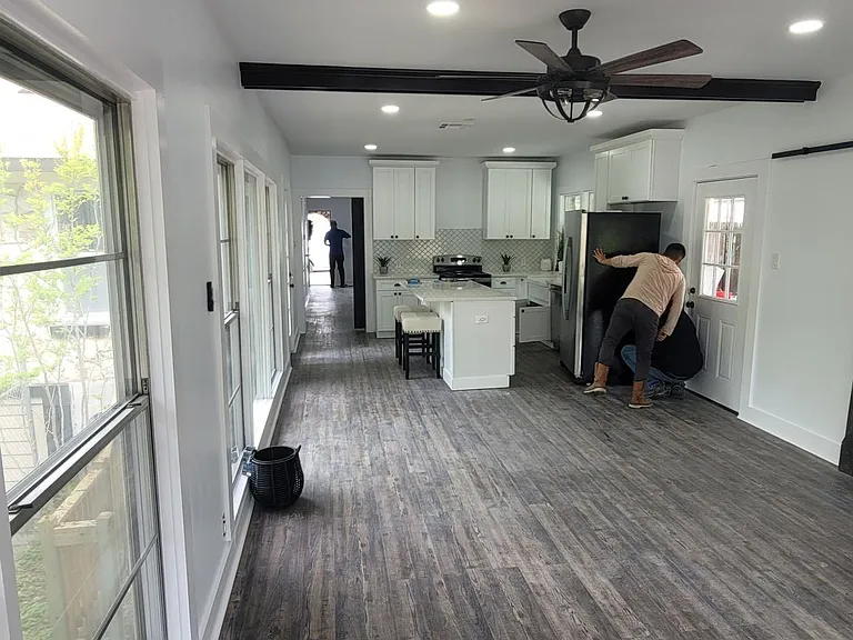 2820 Fort Ave — Photo 53