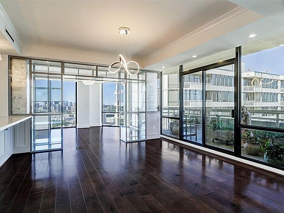 5th image of 15 Greenway Plz Penthouse 29C