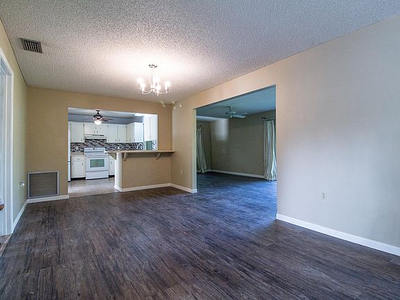 5th image of 432 Marion Oaks Ln