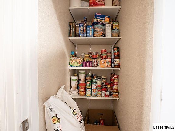 5th image of 535 Limoneria Ave