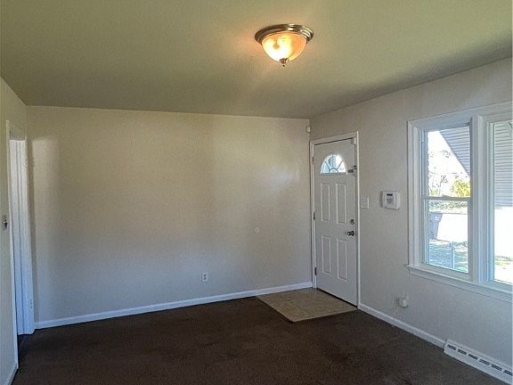 4th image of 325 Hoke Ave