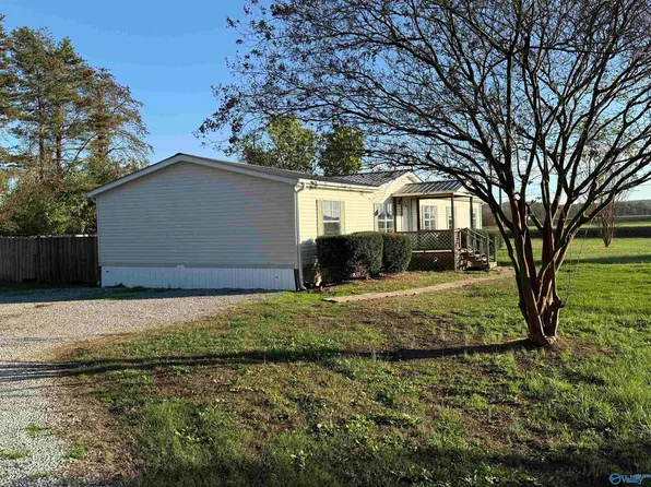 138 Robinson St, Woodville, AL 35776