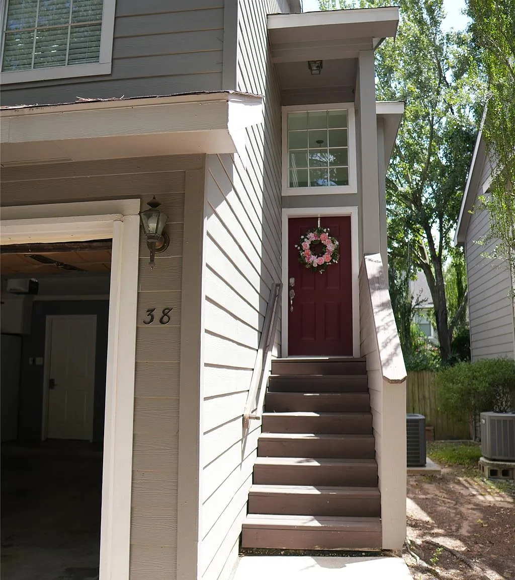 3 bed, 2.5 bath, 1818 sqft, $2,100 — Photo 3