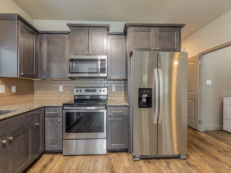 510 E Akard Ave #400 — Photo 3
