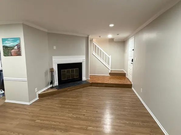 13123 Wonderland Way APT 3, Germantown, MD 20874