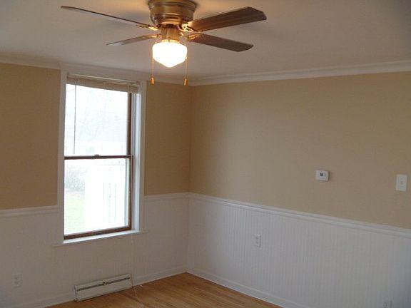 4th image of 543 Washington St